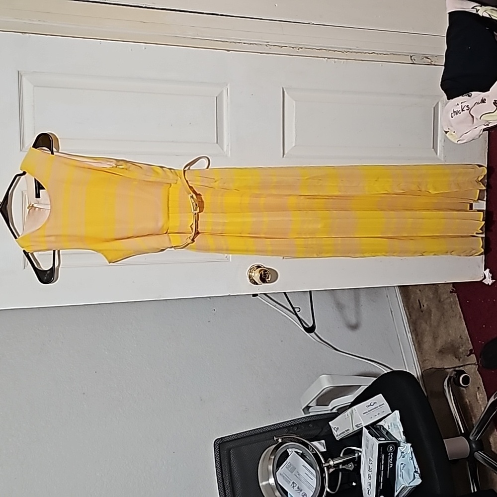 Yellow dress french